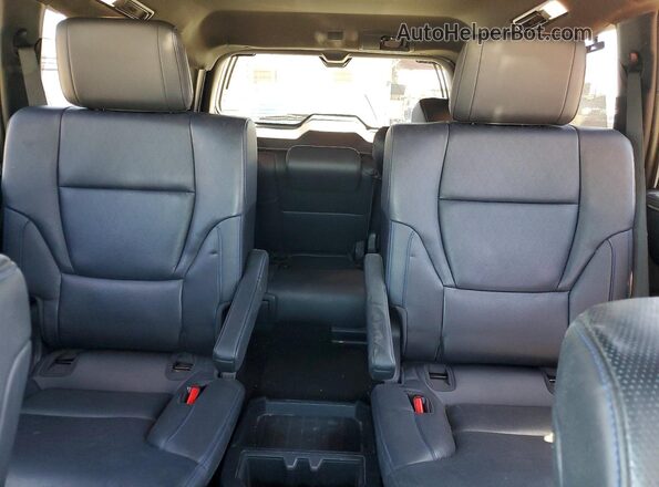 7SVAAABA5RX048004 2024 TOYOTA SEQUOIA White Սալոնի հետևի տեսք
