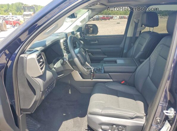 7SVAAABA6RX043961 2024 TOYOTA SEQUOIA Blue Widok wnętrza z przodu