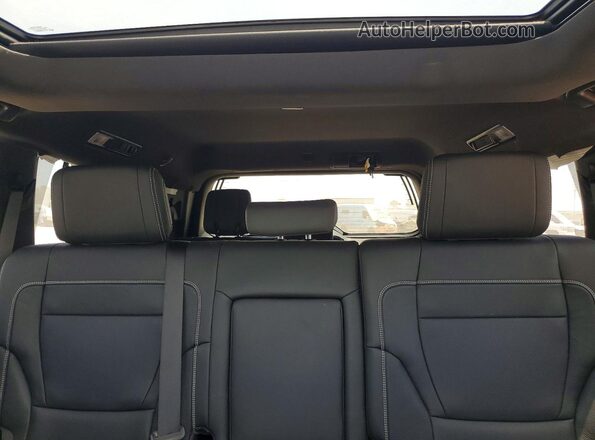 7SVAAABA7TX078435 2026 TOYOTA SEQUOIA Silver Widok tylnych siedzeń