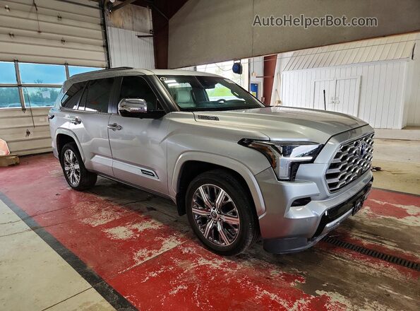 7SVAAABA8RX021301 2024 TOYOTA SEQUOIA Silver Առջևի աջ