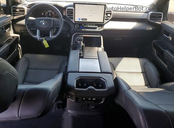 7SVAAABA8SX056555 2025 TOYOTA SEQUOIA Blue Vista del salpicadero