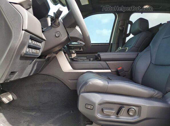 7SVAAABA8TX077925 2026 TOYOTA SEQUOIA White წინა სალონის ხედი