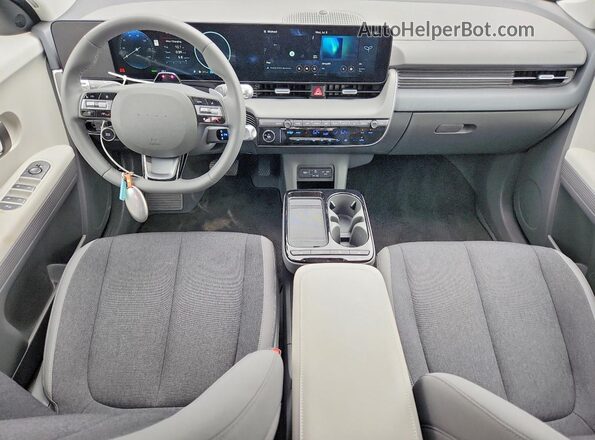 7YAKMDDC0SY020934 2025 HYUNDAI IONIQ Gray Widok deski rozdzielczej