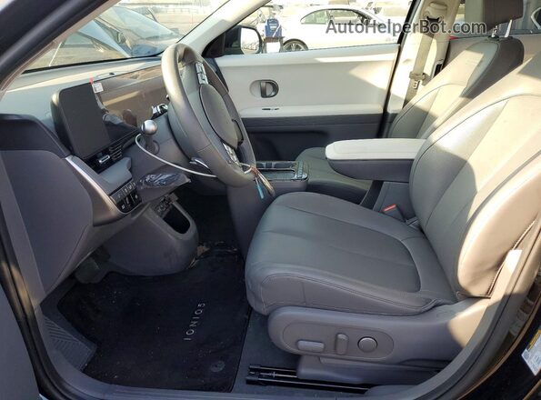 7YAKN4DA2SY023488 2025 HYUNDAI IONIQ Black Front interior view