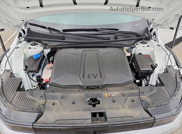 7YAKN4DA5SY020021 2025 HYUNDAI IONIQ White Vista del compartimento del motor