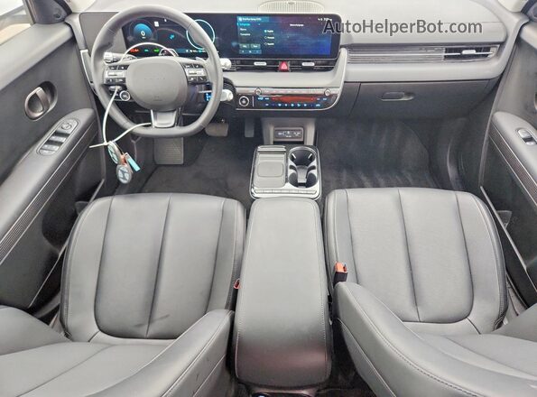 7YAKN4DA5SY020021 2025 HYUNDAI IONIQ White Vista del salpicadero