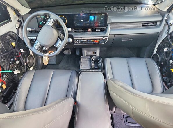 7YAKN4DA6SY008296 2025 HYUNDAI IONIQ White Dashboard view