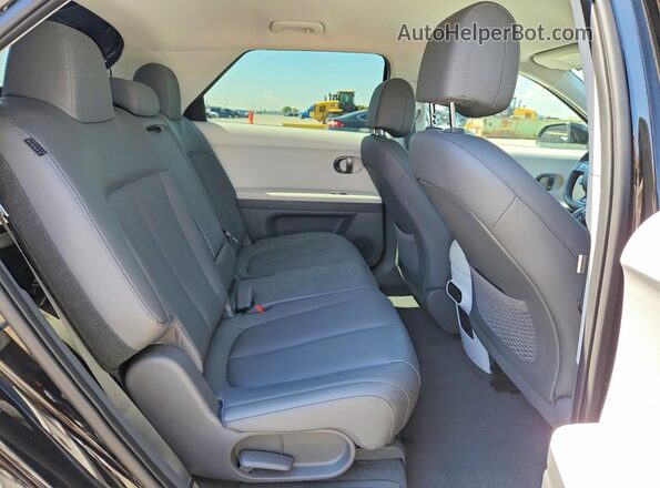 7YAKNDDC0SY018792 2025 HYUNDAI IONIQ Black Widok wnętrza z tyłu