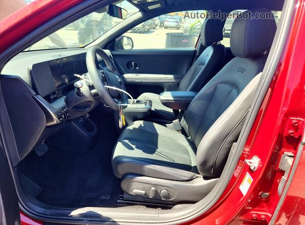 7YAKPDDC1SY013059 2025 HYUNDAI IONIQ Red Widok wnętrza z przodu