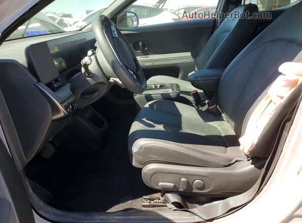 7YAKPDDC3SY033572 2025 HYUNDAI IONIQ Gray Widok wnętrza z przodu