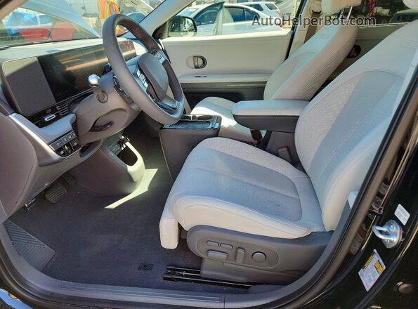 7YAKR4DA1SY024992 2025 HYUNDAI IONIQ Black Vista interior delantera