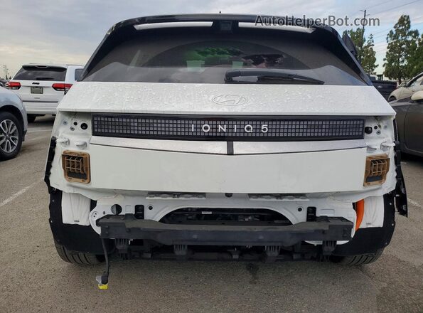 7YAKR4DA1TY048081 2026 HYUNDAI IONIQ White Rear view