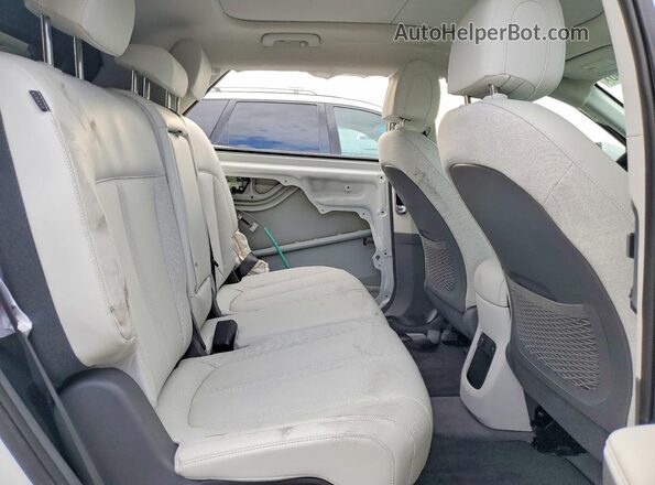 7YAKR4DA1TY048081 2026 HYUNDAI IONIQ White Rear seats view