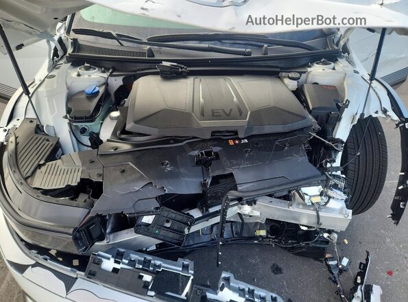 7YAKR4DA5TY046303 2026 HYUNDAI IONIQ White უკანა სალონის ხედი