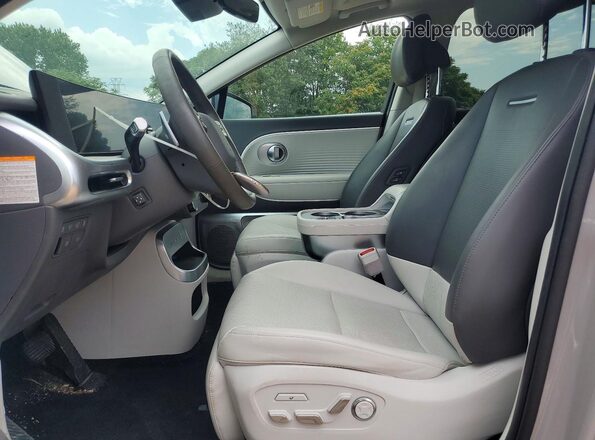 7YAMWFS53TY000598 2026 HYUNDAI IONIQ Gray Vista interior delantera