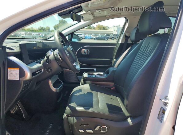 7YAMYFS58TY003880 2026 HYUNDAI IONIQ White Front interior view