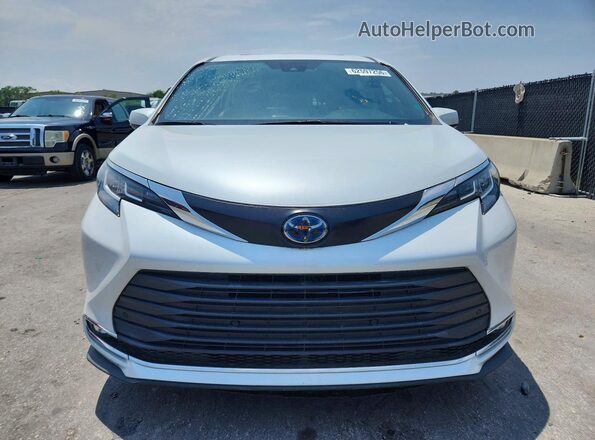 5TDJRKEC5NS091585 2022 TOYOTA SIENNA White Rear view
