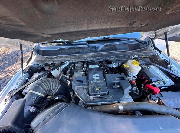 3C7WRNEL2RG240579 2024 RAM 5500 White Vista interior delantera