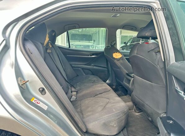 4T1B11HK5JU584516 2018 TOYOTA CAMRY Silver Սալոնի դիմացի տեսք
