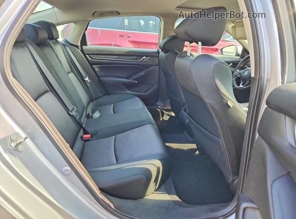 1HGCV1F4XJA076949 2018 HONDA ACCORD Silver Սալոնի հետևի տեսք