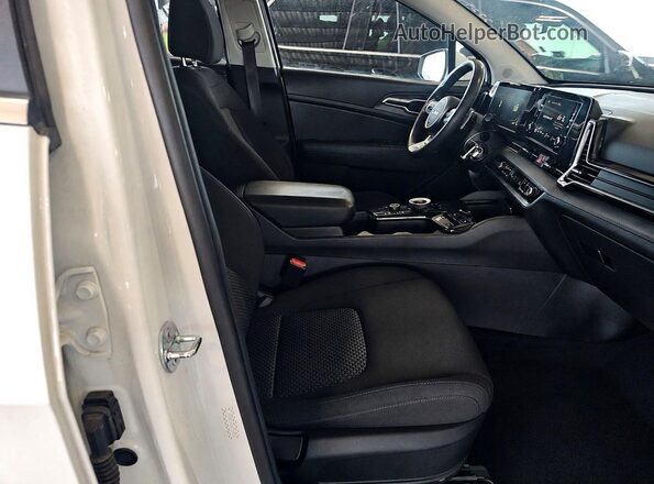 KNDPUCAG6P7059930 2023 KIA SPORTAGE White Vista de la etiqueta del VIN