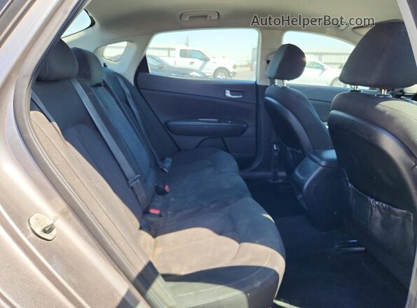 5XXGT4L34JG198455 2018 KIA OPTIMA Золотой Вид задней части салона
