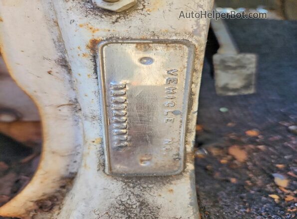 8123227673 1962 CHRYSLER NEWPORT Белый Вид подкапотного пространства