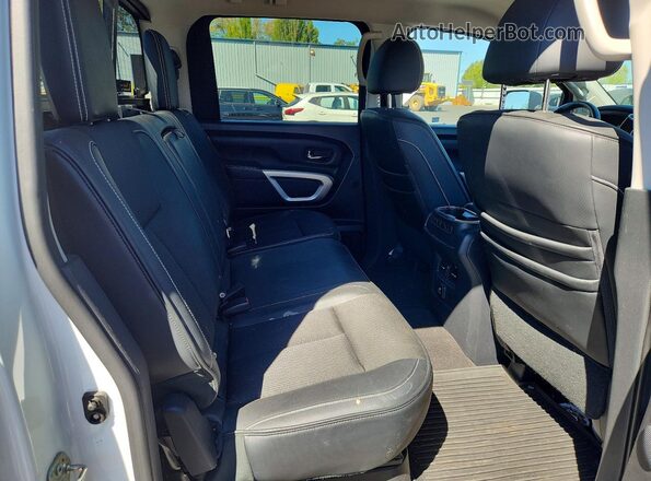 1N6AA1E59HN533262 2017 NISSAN TITAN Белый Вид задней части салона
