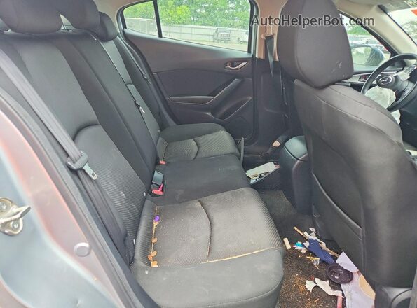 3MZBN1K77JM231354 2018 MAZDA 3 Silver Widok wnętrza z tyłu