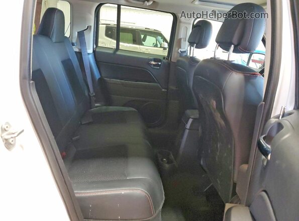 1C4NJRBB4GD695236 2016 JEEP PATRIOT White Вид задньої частини салону