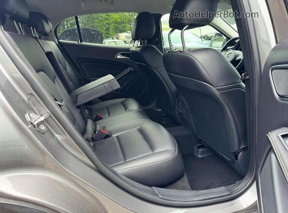 WDCTG4EB1JJ529506 2018 MERCEDES-BENZ GLA Black ხელსაწყოთა პანელის ხედი