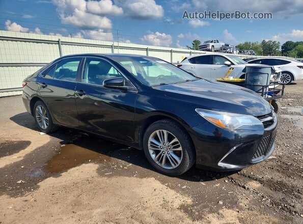 4T1BF1FK7HU713810 2017 TOYOTA CAMRY Black Widok z przodu