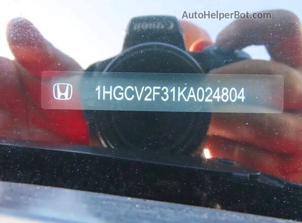 1HGCV2F31KA024804 2019 HONDA ACCORD Red Widok wnętrza z tyłu