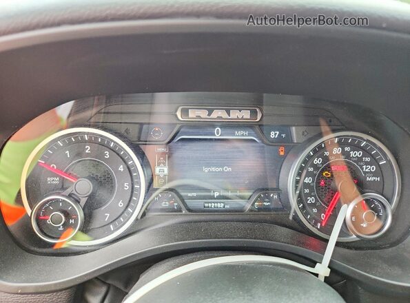 3C6SRFFP9T4159288 2026 RAM 1500 White Vista de los asientos traseros