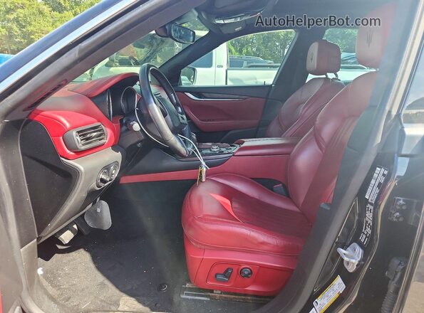 ZN661XUL9HX233266 2017 MASERATI LEVANTE Черный Вид панели приборов