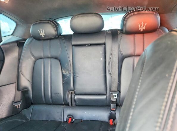 ZN661XUS8HX262717 2017 MASERATI LEVANTE Black Rear interior view