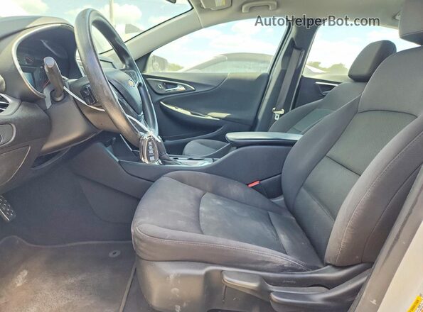 1G1ZB5ST3HF209918 2017 CHEVROLET MALIBU Белый Вид панели приборов