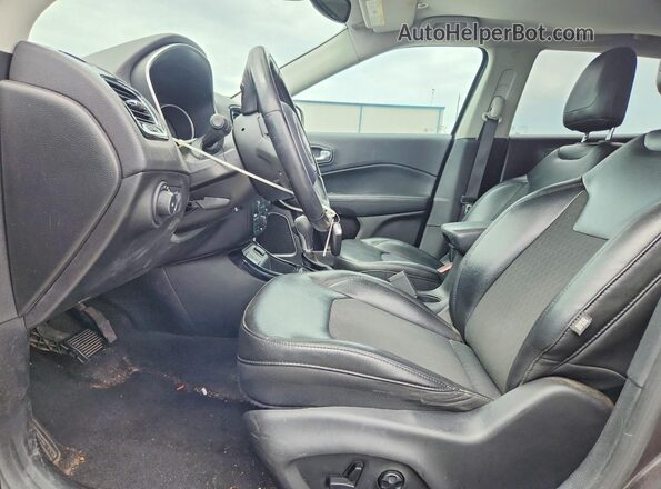 3C4NJCBB3JT318315 2018 JEEP COMPASS Серый Вид панели приборов