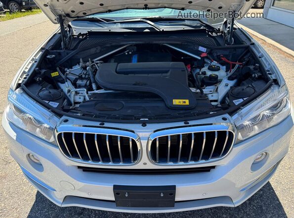 5UXKT0C56H0S80458 2017 BMW X5 White Front interior view