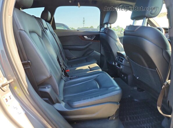 WA1VAAF76JD024742 2018 AUDI Q7 Gray Вид підкапотного простору