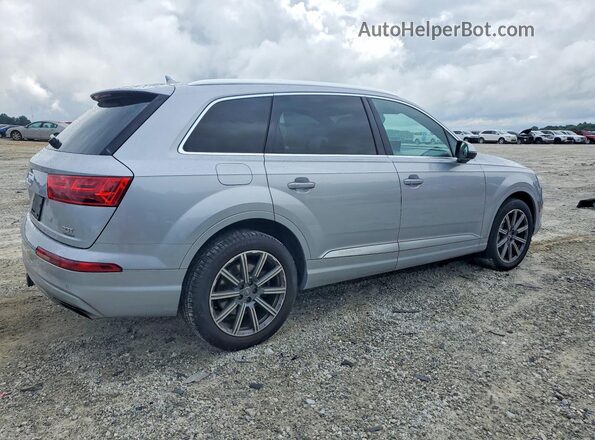 WA1VAAF7XJD011332 2018 AUDI Q7 Gray Front right