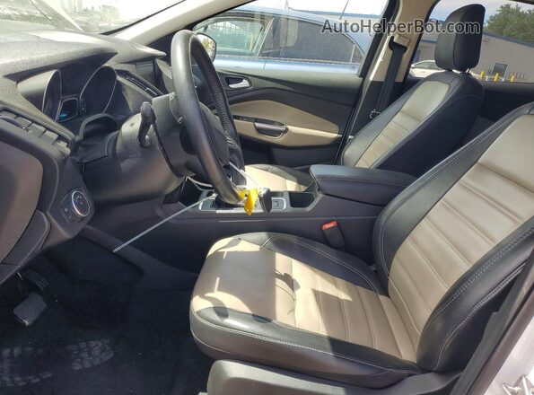1FMCU0HD1KUA47621 2019 FORD ESCAPE White Vista del salpicadero
