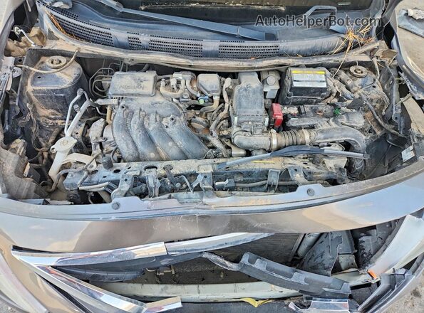 3N1CN7AP9JL836917 2018 NISSAN VERSA Gray Widok komory silnika