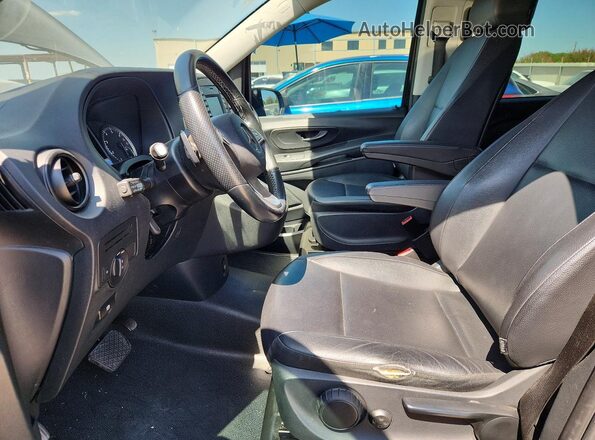 WD4PG2EE9J3407024 2018 MERCEDES-BENZ METRIS Black Առջևի վահանակի տեսք
