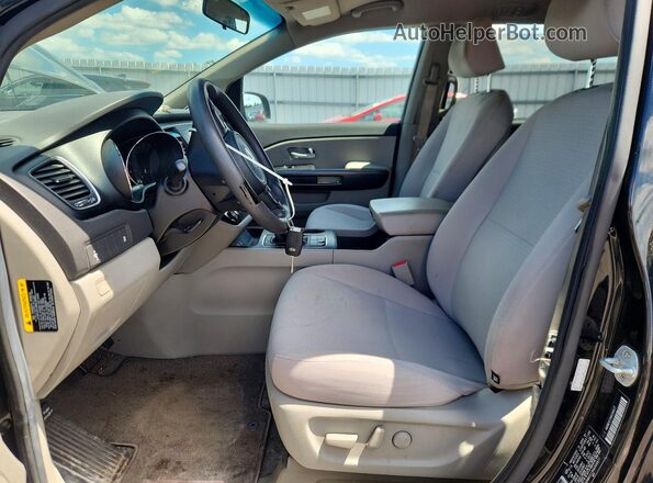 KNDMB5C19H6306877 2017 KIA SEDONA Черный Вид панели приборов