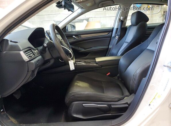 1HGCV1F17KA030535 2019 HONDA ACCORD White Вид панелі приладів