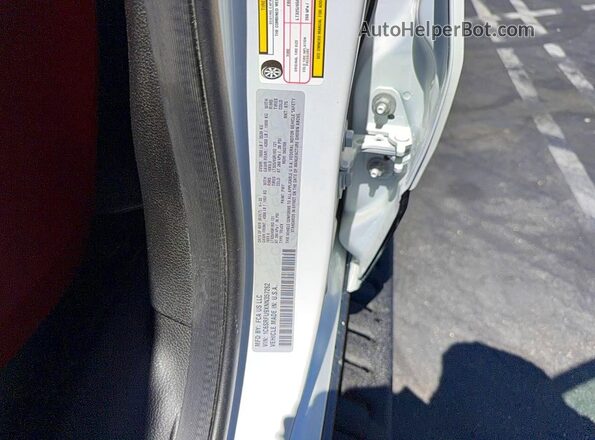 1C6SRFU9XNN357262 2022 RAM 1500 White Սալոնի հետևի տեսք