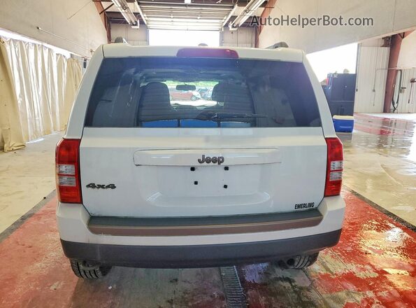 1C4NJRBB4GD695236 2016 JEEP PATRIOT White Вид салону спереду