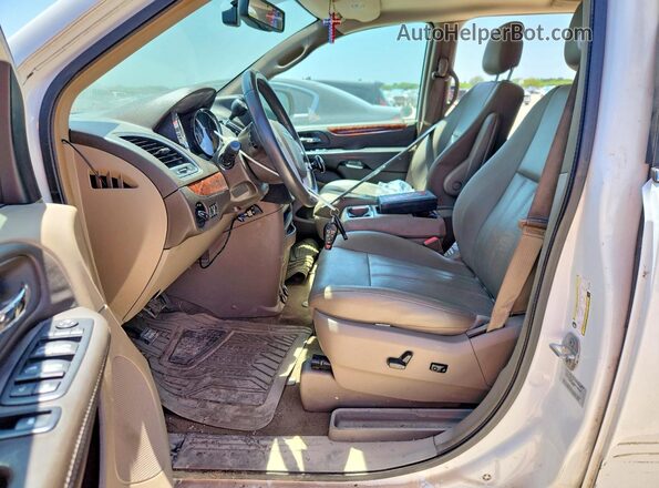 2C4RC1CG7GR207059 2016 CHRYSLER TOWN White Dashboard view