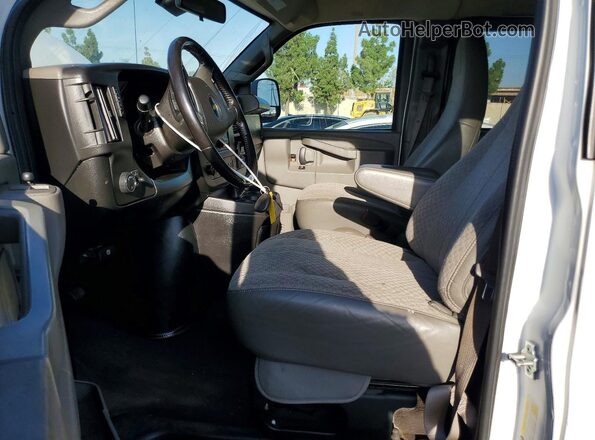 1GAZGMFG2K1278130 2019 CHEVROLET EXPRESS White Вид панелі приладів